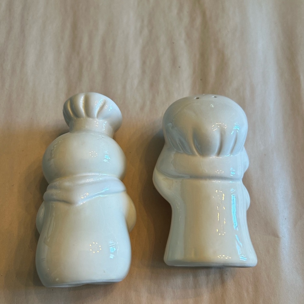 Vintage pillsbury doughboy poppin poppie salt and pepper shakers. - Picture 3 of 5
